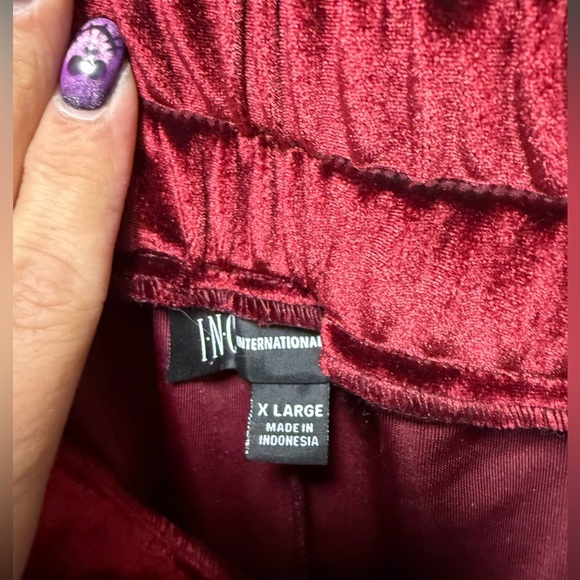 INC Velvet Jogger Pants Burgundy Red XL Like New - Picture 2 of 3
